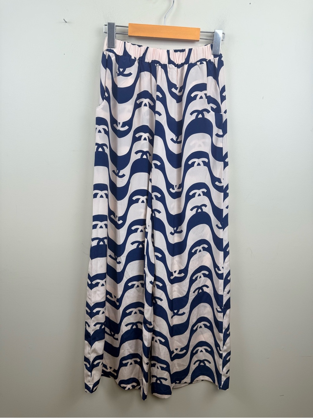 100% silk wavy print wide leg pull on Resortwear pants xs